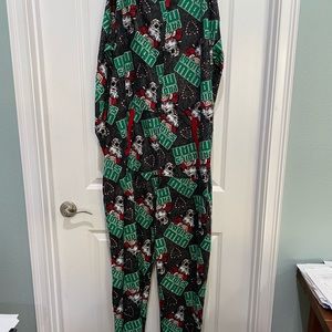 Wembley Unisex Adult onesie holiday pajamas Sz L